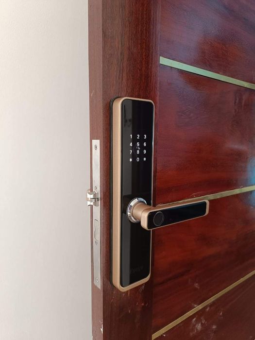 Bộ sưu tập hình ảnh thực tế khóa cửa điện tử HomeLock - Kết hợp hoàn hảo giữa công nghệ và thẩm mỹ