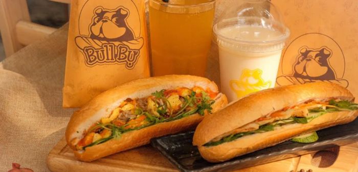 Bánh mì nóng hổi tại Bull Bự – ảnh 1