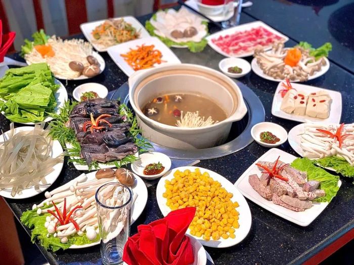 Không gian ấm cúng tại Lẩu Nấm Gia Khánh - Ảnh 1