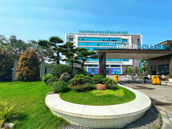 Hình ảnh khuôn viên hiện đại tại Trường Cao đẳng Hà Nội (HNC)