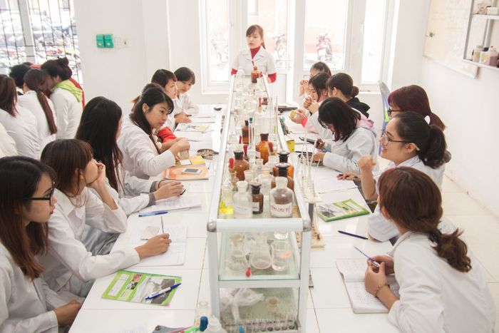 Hình ảnh sinh viên thực hành tại Trường Cao đẳng Y Dược Pasteur
