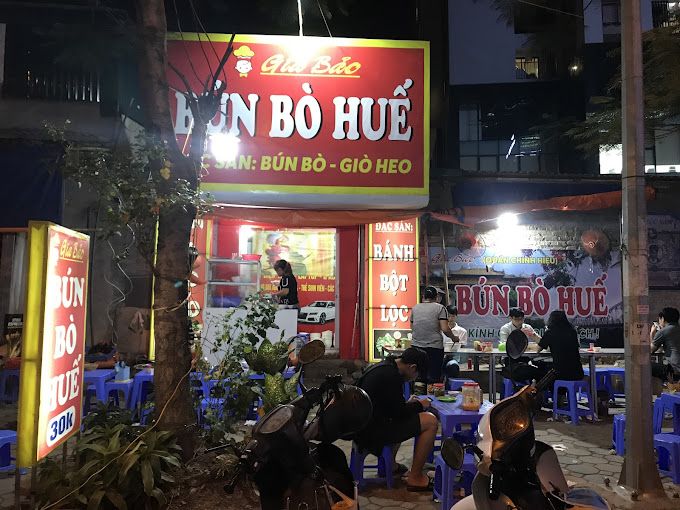Hình ảnh tô bún bò Huế đầy đặn tại Gia Bảo