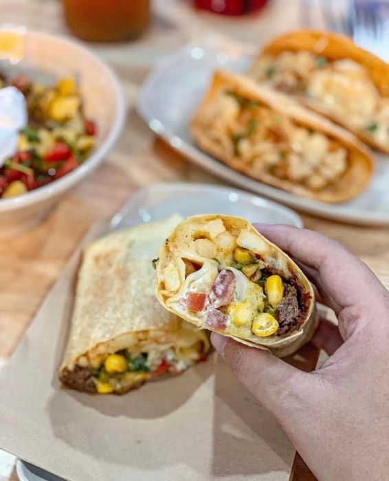 Những món ăn trình bày nghệ thuật đặc trưng của Taco Nón Lá