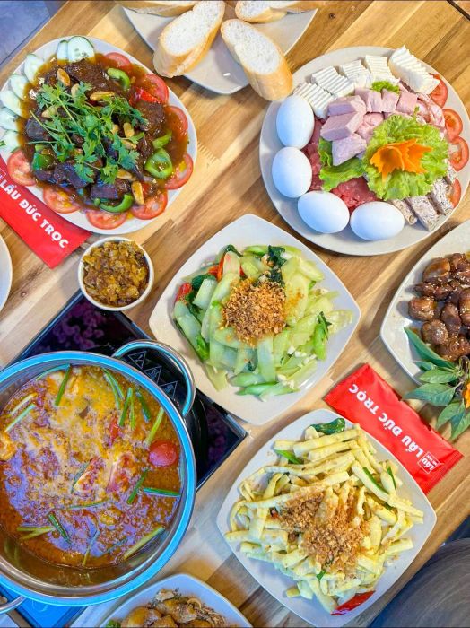 Không gian ấm cúng tại Lẩu Đức Trọc - Ảnh 1