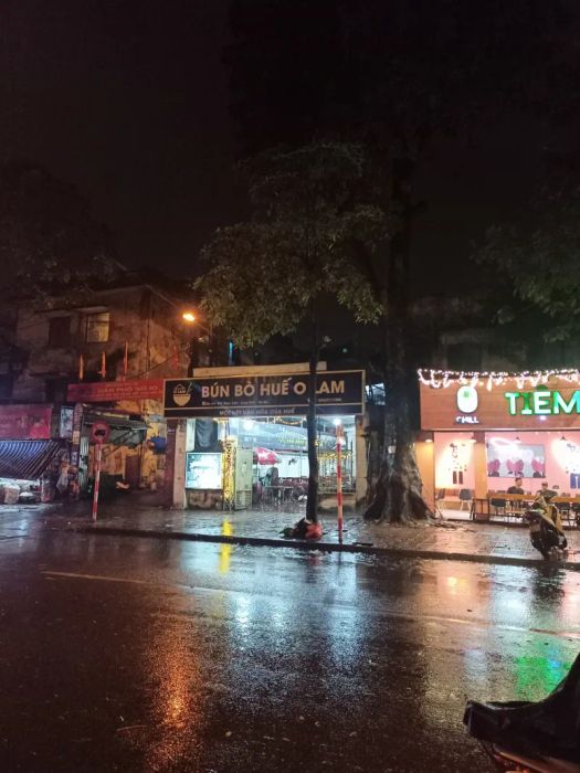Hình ảnh không gian ấm cúng tại quán bún bò Huế O Lam