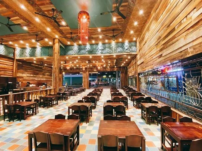 Lẩu Bò Nhà Gỗ Sài Gòn - Nét độc đáo từ hương vị đến không gian