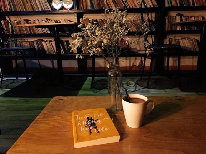 Góc làm việc yên tĩnh ở Tungbook Cafe