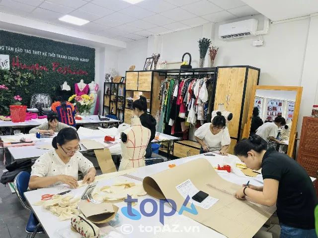 Huyen Fashion - Địa chỉ vàng đào tạo thiết kế thời trang chuyên nghiệp tại TP.HCM
