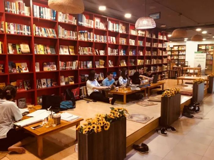 Không gian đọc sách sang trọng tại Biblio Cafe