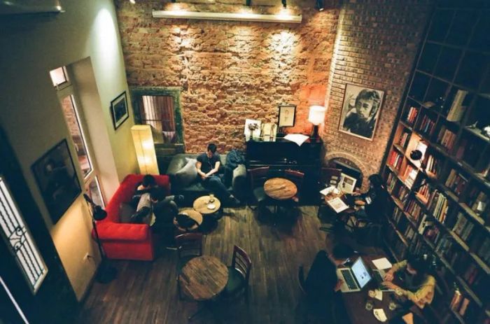 Góc nhỏ yên bình tại Tranquil Books and Coffee