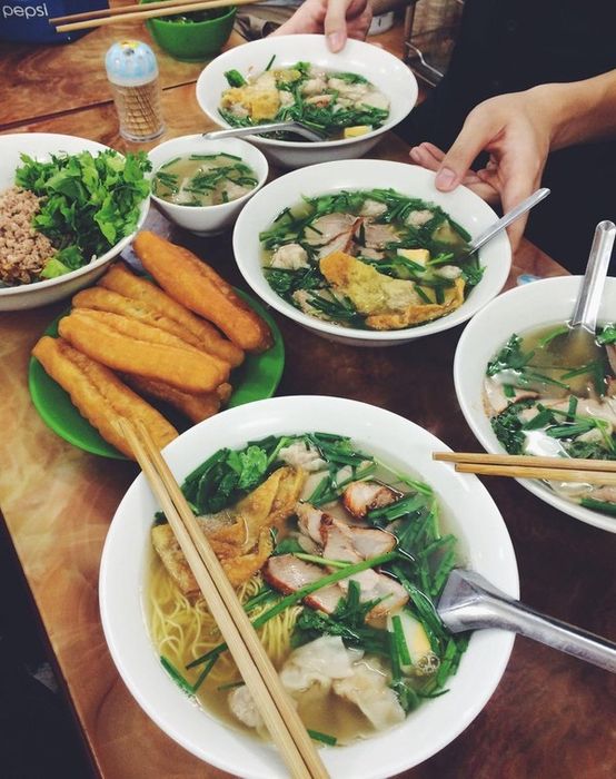 Tô mì vằn thắn thơm ngon chuẩn vị tại Huyền Thắng