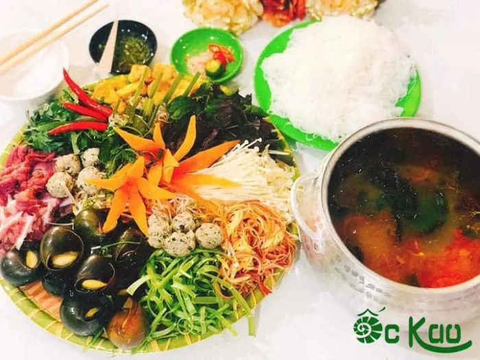 Không gian ấm cúng và món ngon đặc trưng tại Ốc Kao