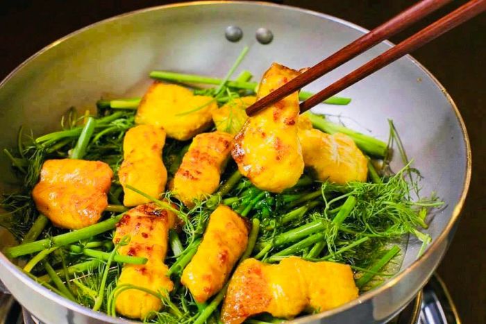 Không gian ấm cúng tại Chả Cá Ngon