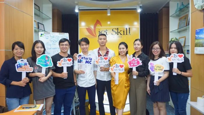 Hình ảnh học viên Vietskill thực hành tổ chức sự kiện