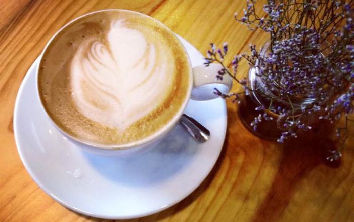 Không Gian Mộc Mạc Đầy Chất Thơ Tại Xưởng Cafe