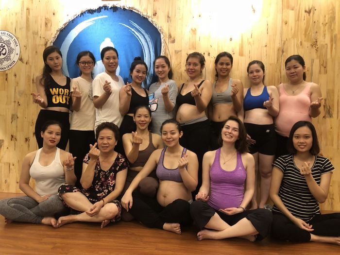 Không gian tập luyện chuẩn quốc tế tại Yoga Luna Thái