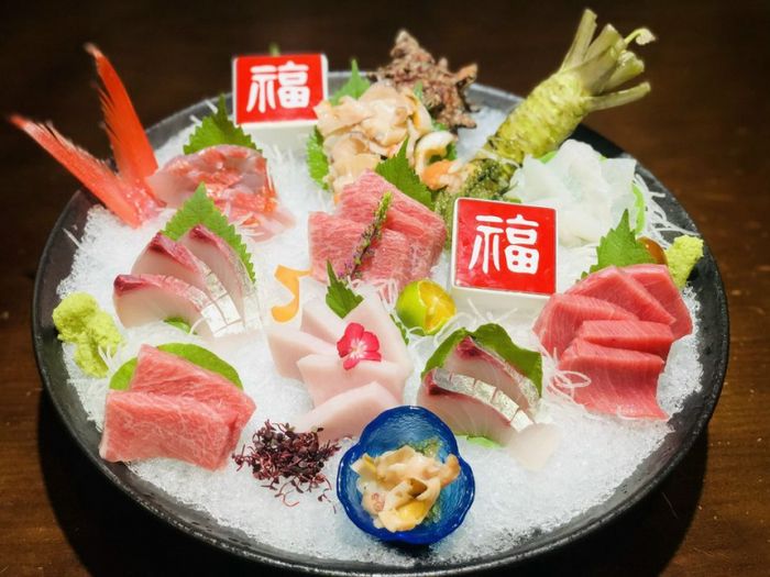 Nghệ thuật trình bày món Nhật tinh tế tại Takumi