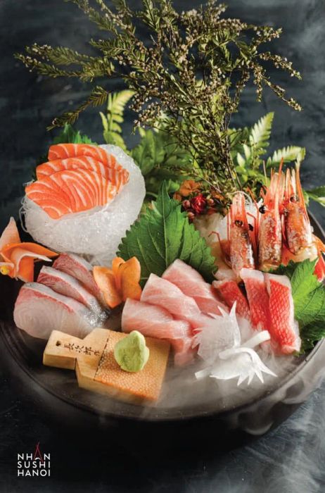 Không gian sang trọng tại Nhân Sushi Hà Nội