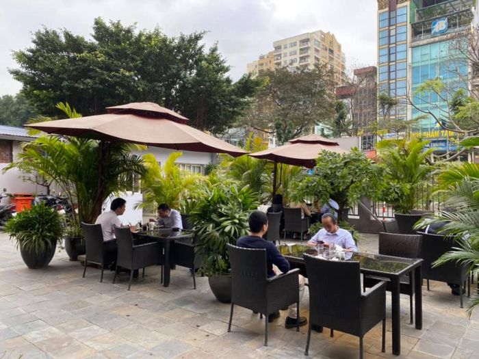Góc Sống Ảo Đầy Nghệ Thuật Tại The Bistro