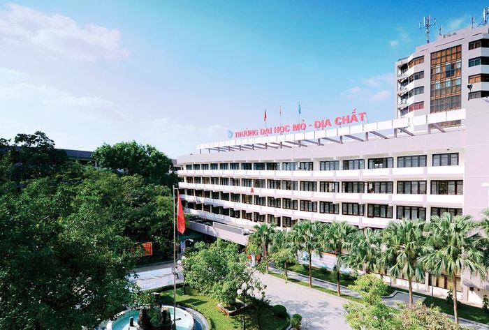 Khuôn viên hiện đại Đại học Mỏ - Địa chất - Nơi đào tạo những kỹ sư tài nguyên hàng đầu