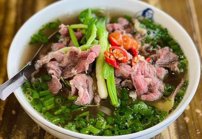 Không gian ấm cúng mang đậm nét Hà Nội xưa tại Phở Sướng