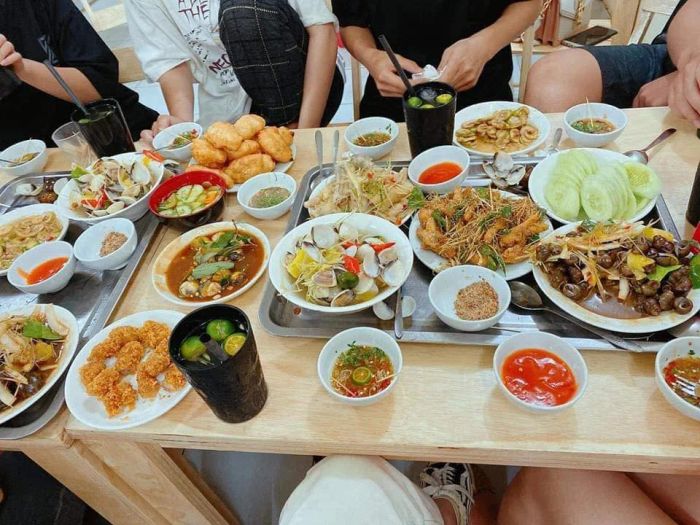 Những mẻ ốc tươi ngon chuẩn bị phục vụ tại Ốc 88 Cơ Sở 02