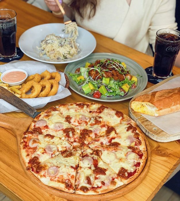 Không gian ấm cúng và những chiếc pizza hảo hạng tại Pepperonis