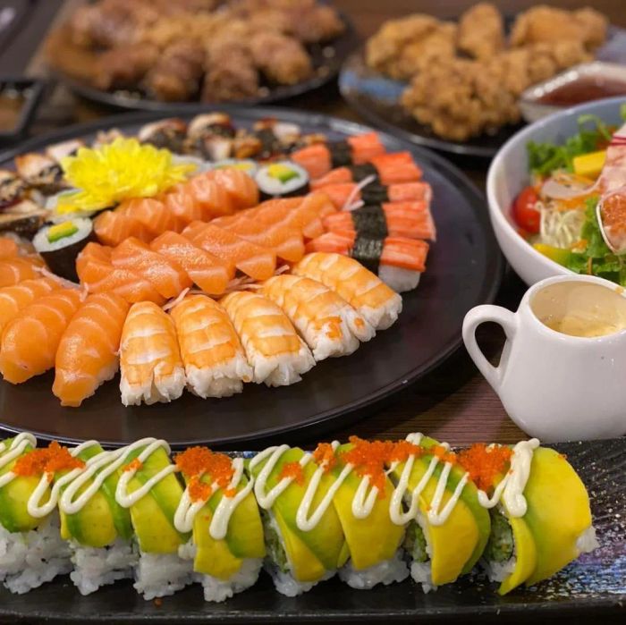 Không gian ẩm thực độc đáo tại Let's Sushi Hà Nội (Ảnh 2)