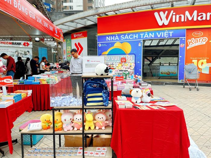 Góc đọc sách đầy màu sắc tại Nhà sách Tân Việt