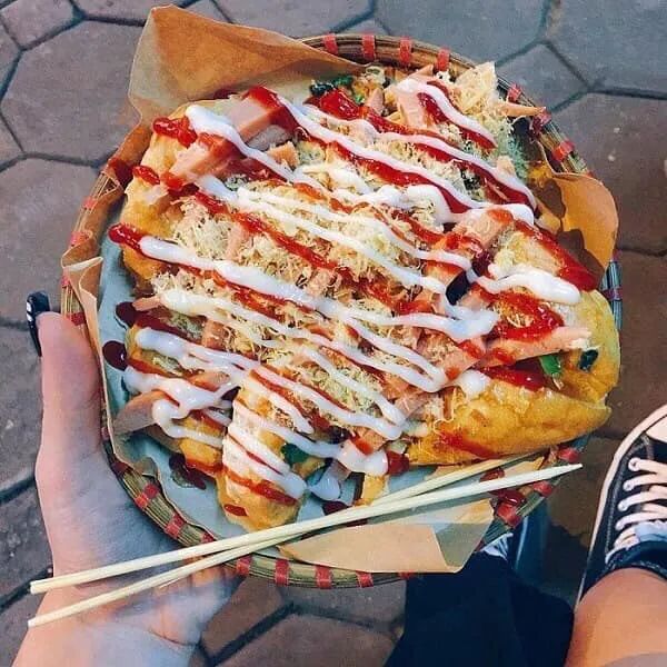 Hình ảnh bánh mì chú Tiểu vàng giòn hấp dẫn
