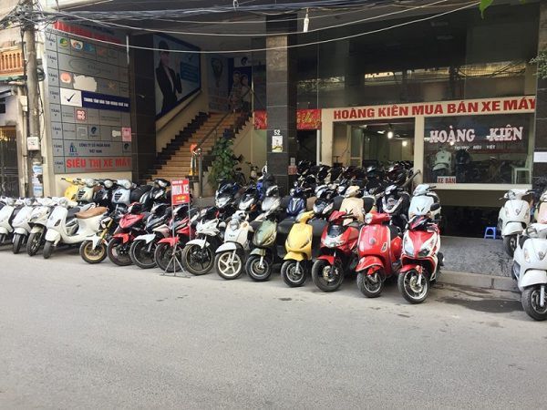 Không gian trưng bày đa dạng tại Siêu thị xe máy Hoàng Kiên