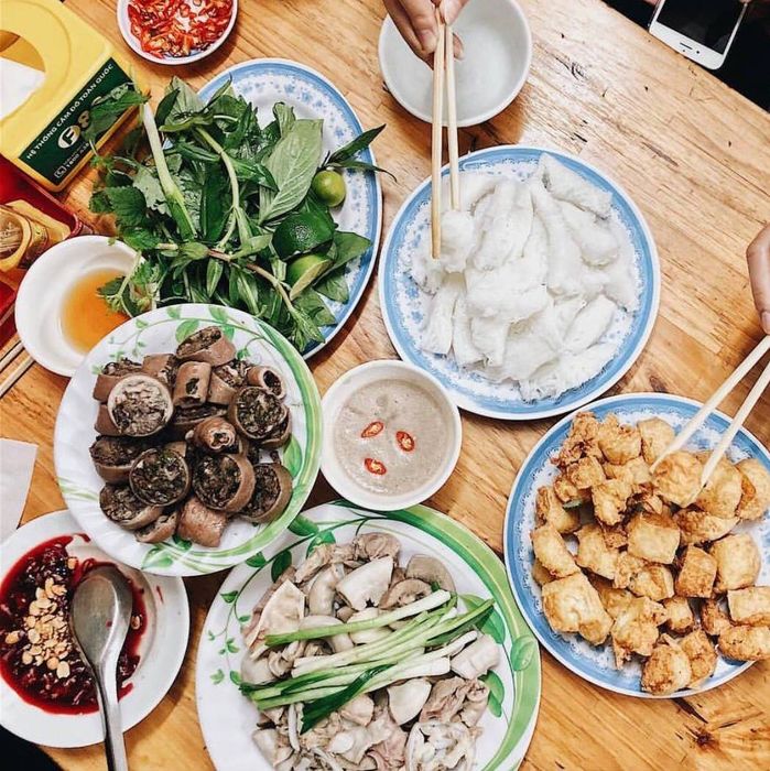 Lòng Trần Cháo - Đầu Ngõ 235 Tô Hiệu, Cầu Giấy - Hình ảnh 1