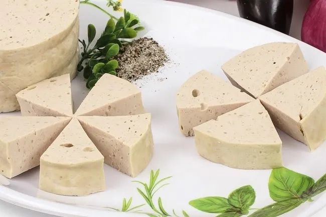 Hình ảnh giò chả thủ công tại bà Lũy