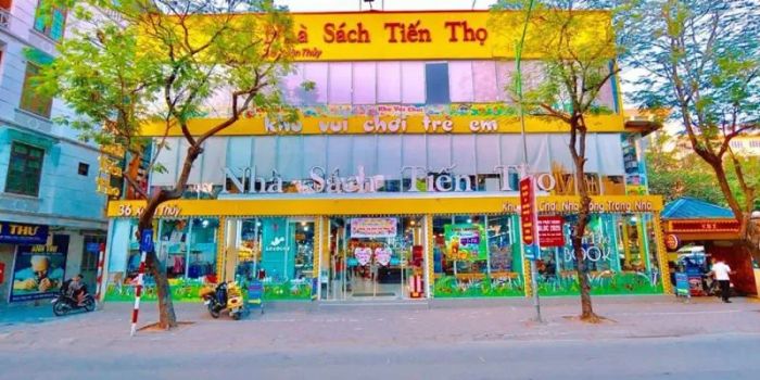 Không gian hiện đại và tràn đầy ánh sáng tại Nhà sách Tiến Thọ
