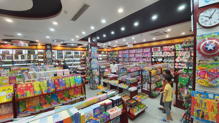 Khám phá không gian tri thức qua hình ảnh ADCBook