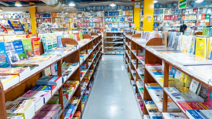 Khu vực sách thiếu nhi đầy màu sắc tại Nhà sách Tiến Thọ