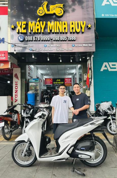 Không gian trưng bày xe tại Xe máy Minh Huy