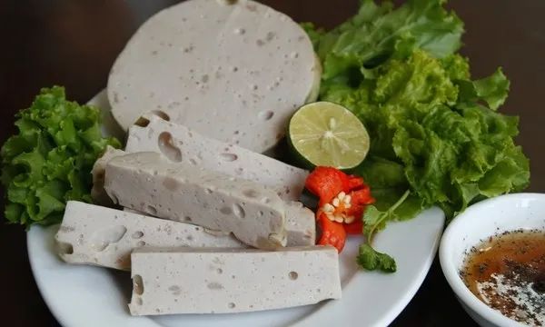 Không gian và sản phẩm tại Giò Chả Dũng Hạnh