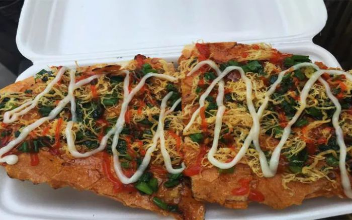 Hình ảnh bánh mì Hải An vàng ươm hấp dẫn