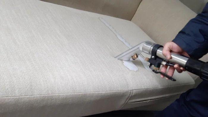 Hình ảnh thực tế quy trình vệ sinh chuyên nghiệp tại Gia Khánh
