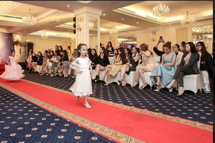 Các học viên nhí tự tin trình diễn tại Perfect Model
