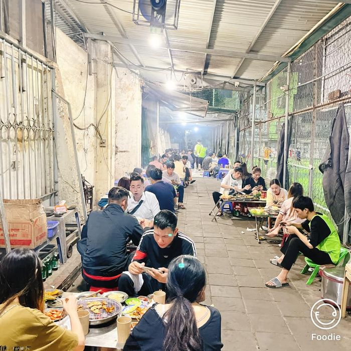 Không gian ấm cúng tại Nhậu Nướng Tú Mỡ