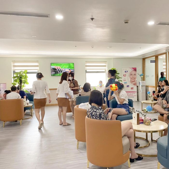 Hình ảnh đội ngũ bác sĩ chuyên môn cao tại Thẩm mỹ Saigon Young