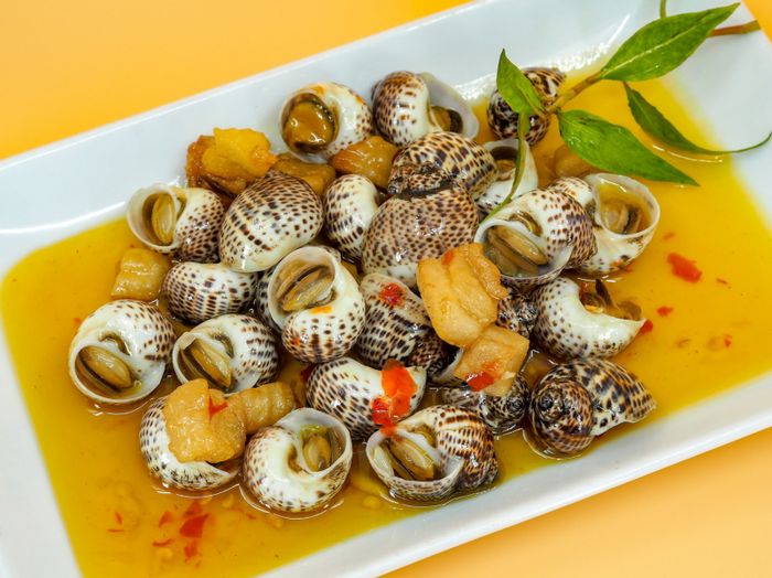 Không gian ấm cúng và những món ốc hấp dẫn tại Ốc Vi Saigon