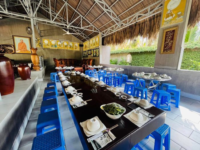 Không gian ấm cúng và món ngon tại Ẩm Thực Chay Tạ Ơn