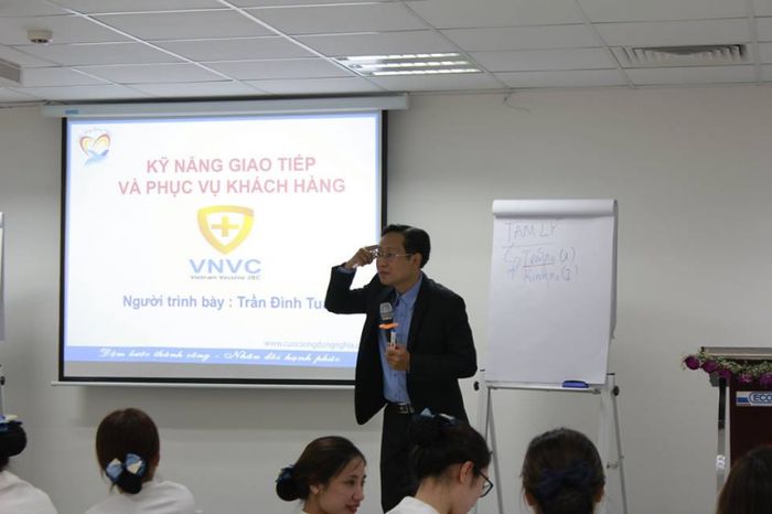 Khoảnh khắc vàng: Học viên tỏa sáng trên sân khấu huấn luyện kỹ năng mềm
