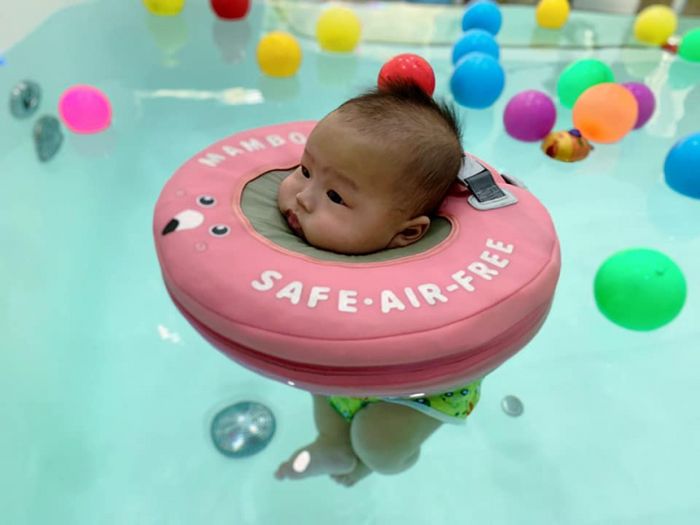 Hình ảnh dịch vụ float thủy liệu chuyên nghiệp tại Happy Baby Center