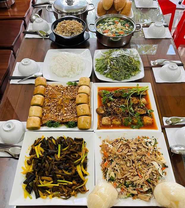 Không gian ấm cúng và món ngon tại Ẩm Thực Chay Tạ Ơn