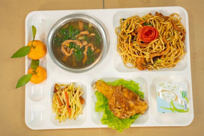 Hình ảnh thực tế bữa ăn tiêu chuẩn từ Haseca Food Catering – minh chứng cho sự tận tâm (ảnh 1)