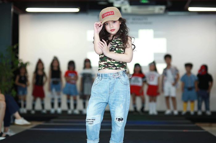 Các học viên nhí tự tin trình diễn tại BB Academy & Entertainment